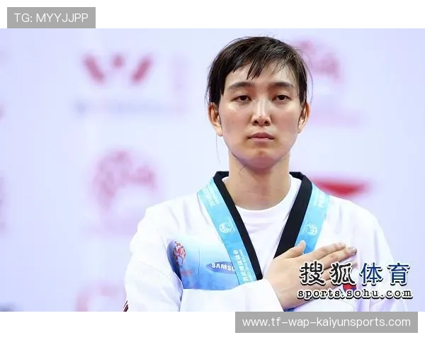 跆拳道女将怒踢绝杀，全场高喊她的名字